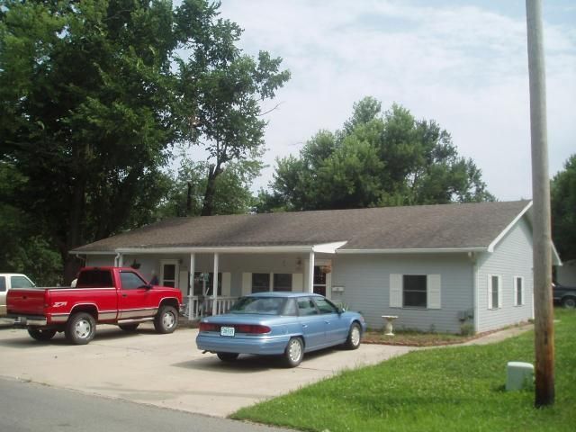 500 - W Price, Savannah, MO 64485