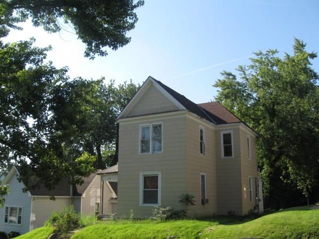 718 Shady Ave, St Joseph, MO 64505