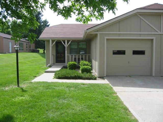 1802 Buckingham, St Joseph, MO 64506