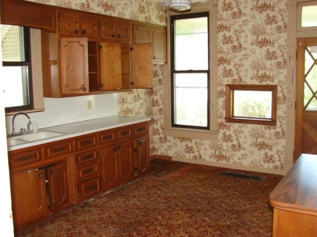 2737 Seneca St, St Joseph, MO 64507