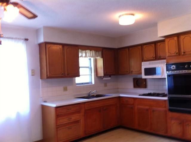2301 Hendrix, St Joseph, MO 64503