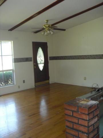 5302 Redwood Ln, St Joseph, MO 64503