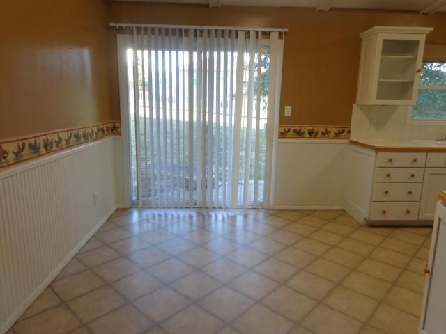 4803 Juniper Ln, St Joseph, MO 64504