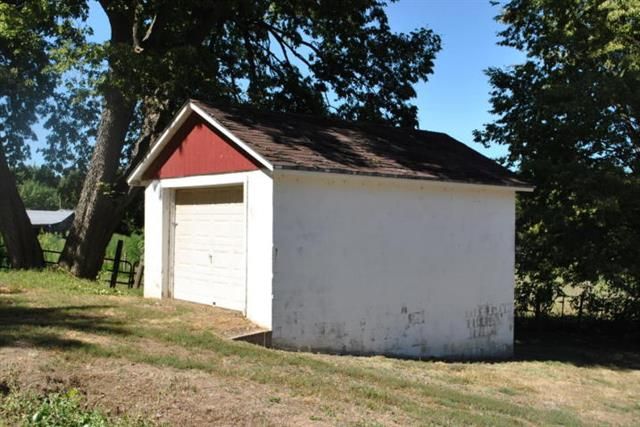 602 Spring St, Mound City, MO 64470