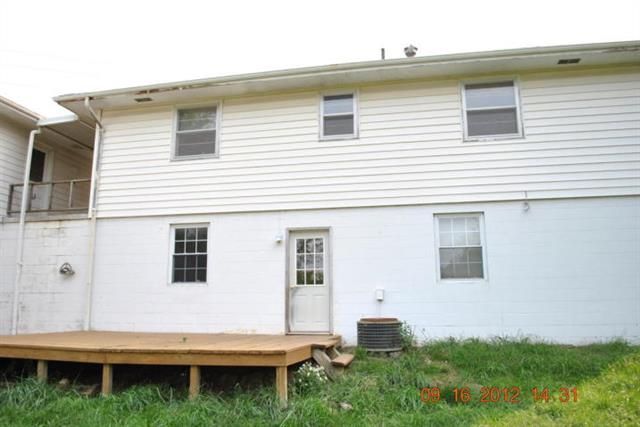 1811 Mason Rd, St Joseph, MO 64504