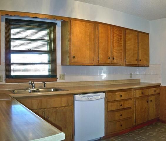 4417 Douglas, St Joseph, MO 64506