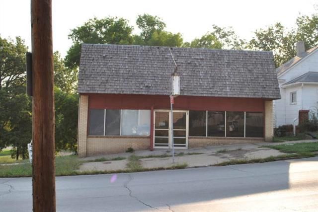 715 S 28th St, St Joseph, MO 64507