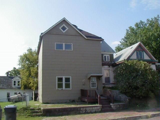 1220 Henry St, St Joseph, MO 64501