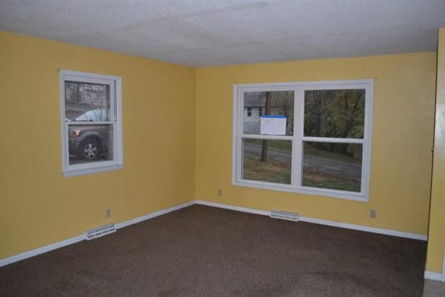 5402 S 9th St, St Joseph, MO 64504