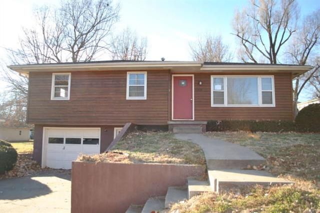 5302 Miller Rd, St Joseph, MO 64505