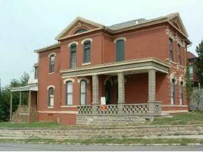 424 S 9th, St Joseph, MO 64501