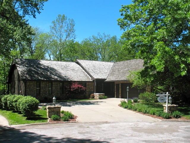 3002 Miller Rd, St Joseph, MO 64506