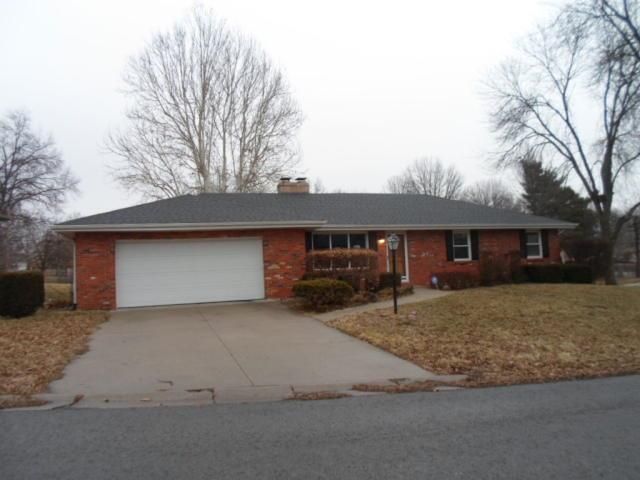 1211 Tamara Dr, St Joseph, MO 64506