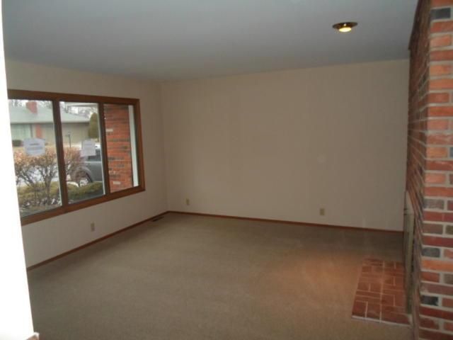 1211 Tamara Dr, St Joseph, MO 64506