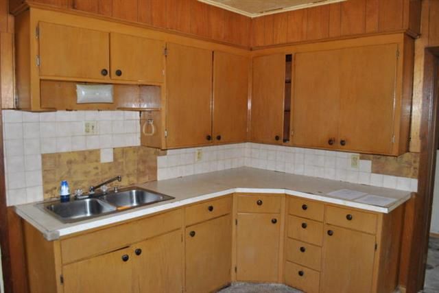 5205 Savannah Rd, St Joseph, MO 64505