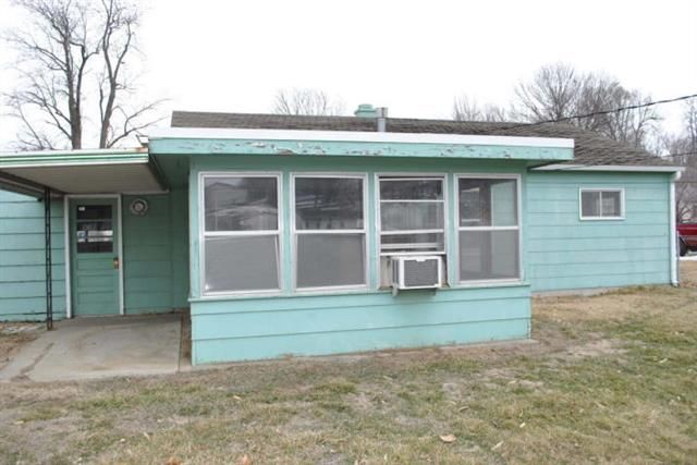 2204 Maple St, St Joseph, MO 64507