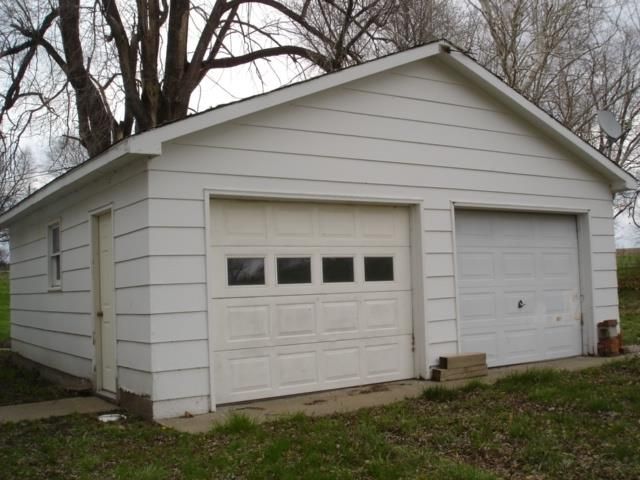 775 E Main St, Cosby, MO 64436
