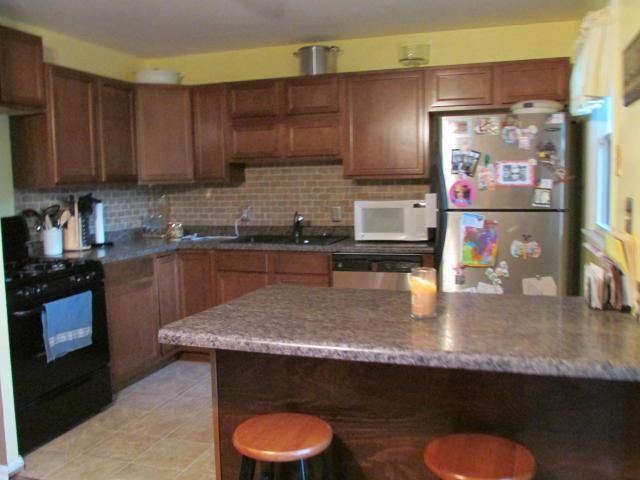 4609 Valley Ln, St Joseph, MO 64506
