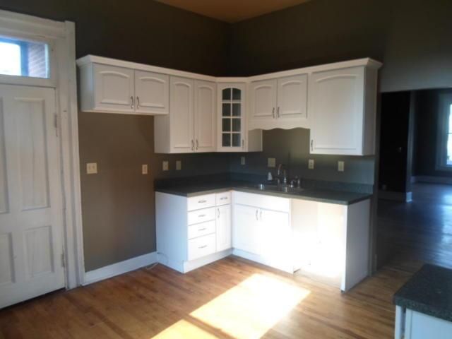 724 N 6th St, St Joseph, MO 64505