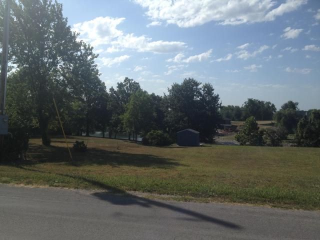 1783 Lake Viking Ter, Gallatin, MO 64640