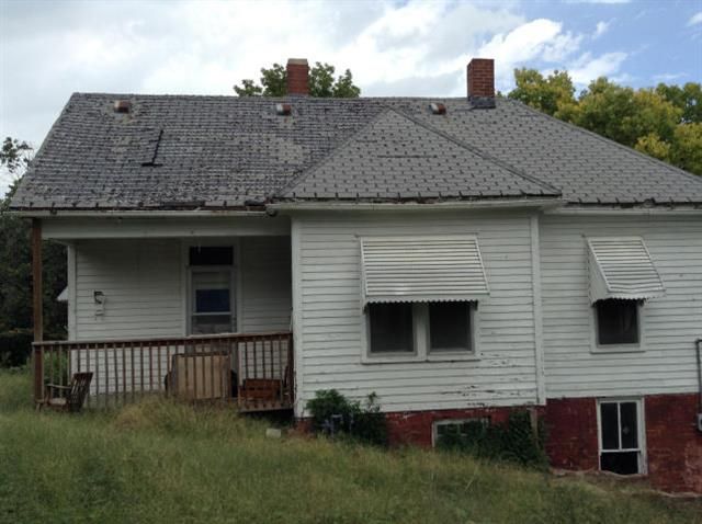 1809 Dewey Ave, St Joseph, MO 64505
