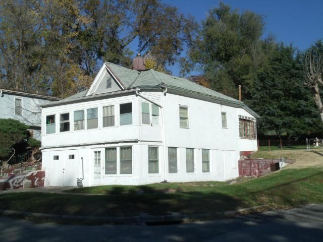 2727 S 24th St, St Joseph, MO 64503