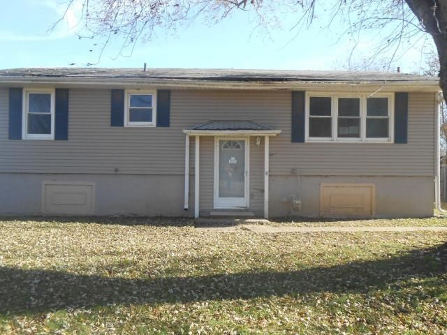 107 Spruce St, Wathena, KS 66090