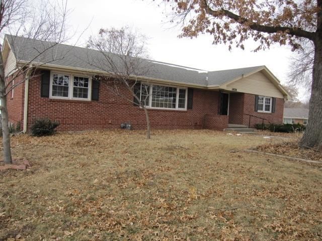 1920 N 33rd St, St Joseph, MO 64506
