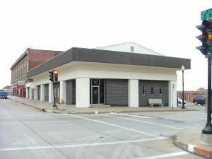 214 S 8th St, St Joseph, MO 64501