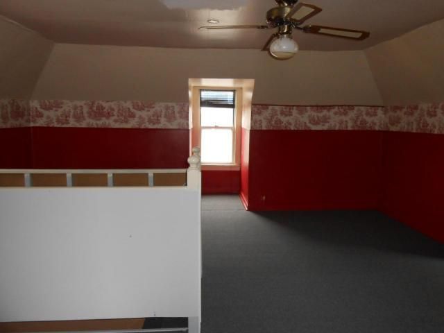 708 S 11th St, Bethany, MO 64424