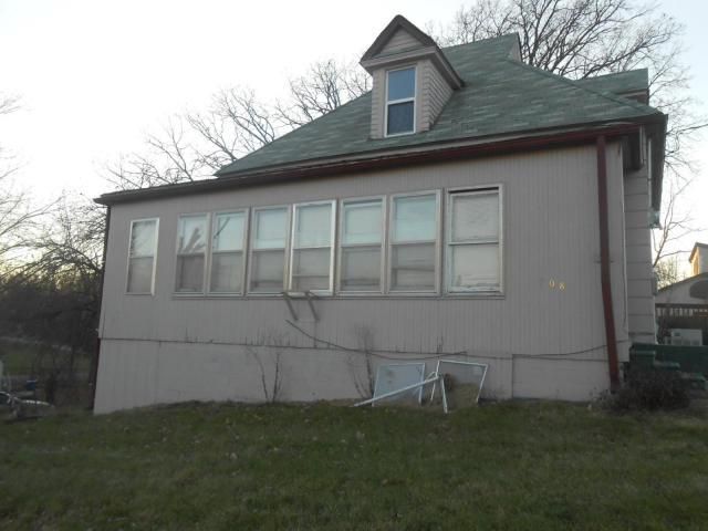 708 S 11th St, Bethany, MO 64424