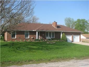 300 Circle Dr, Hamilton, MO 64644