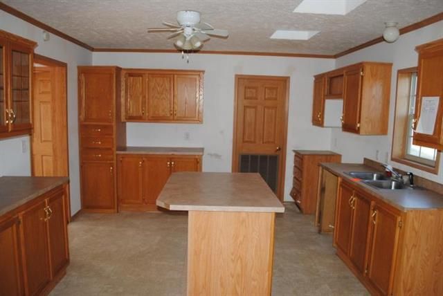 2101 SE Barnett Rd, St Joseph, MO 64507