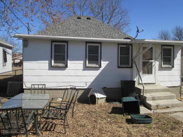 6220 Carnegie St, St Joseph, MO 64504