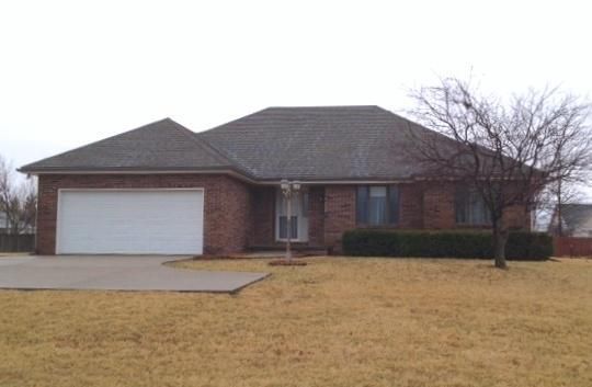 1104 State Rt E, Savannah, MO 64485
