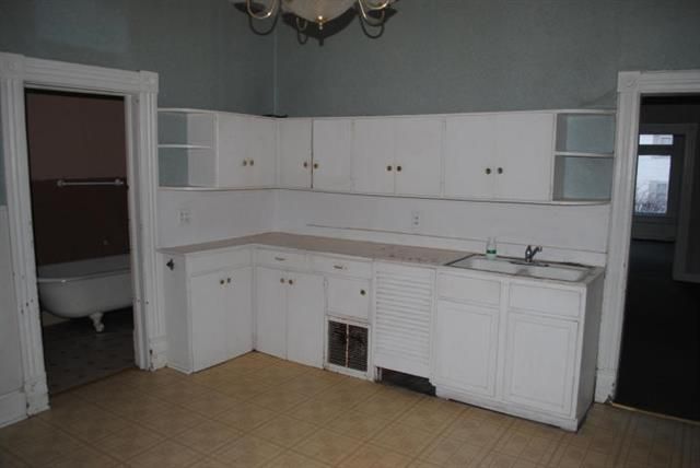 2404 Patee St, St Joseph, MO 64507