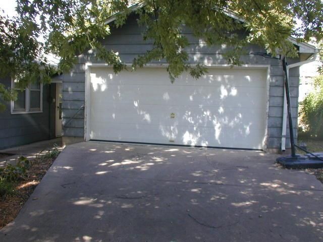 1615 Sacramento, St Joseph, MO 64503