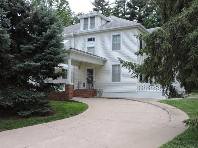 3002 Frederick Ave, St Joseph, MO 64506
