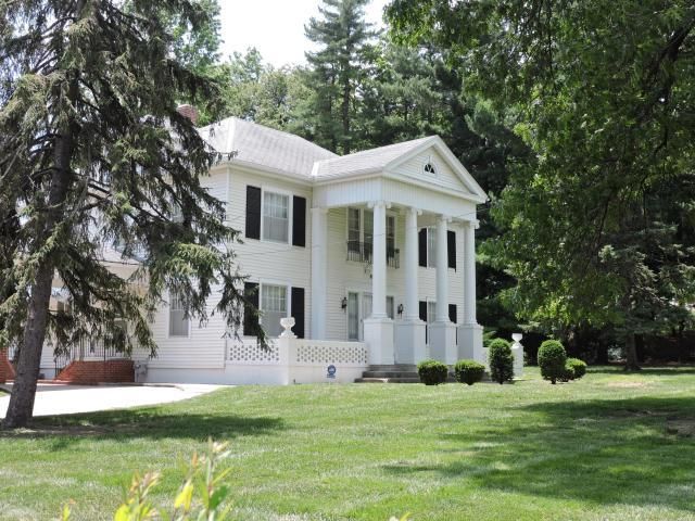 3002 Frederick Ave, St Joseph, MO 64506