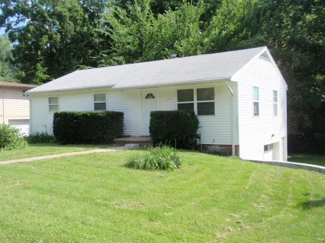 2914 Newport Rd, St Joseph, MO 64505