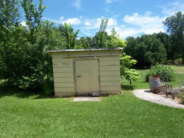 212 N Young Ave, King City, MO 64463