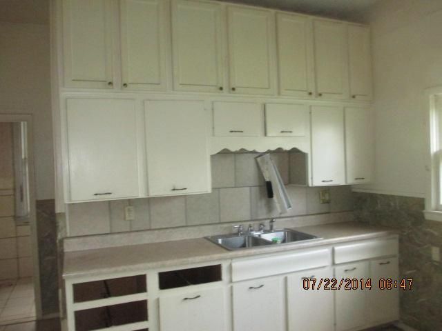 903 N 12th St, St Joseph, MO 64501
