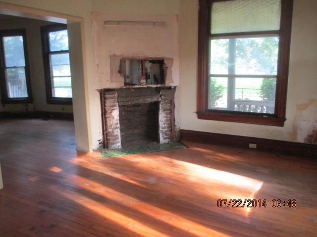 903 N 12th St, St Joseph, MO 64501