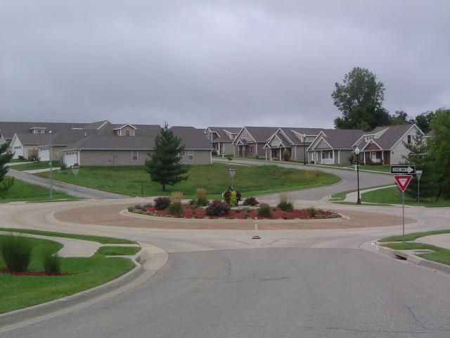 4802 N Creek Wood Dr, St Joseph, MO 64507