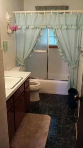 1306 W Market St, Savannah, MO 64485