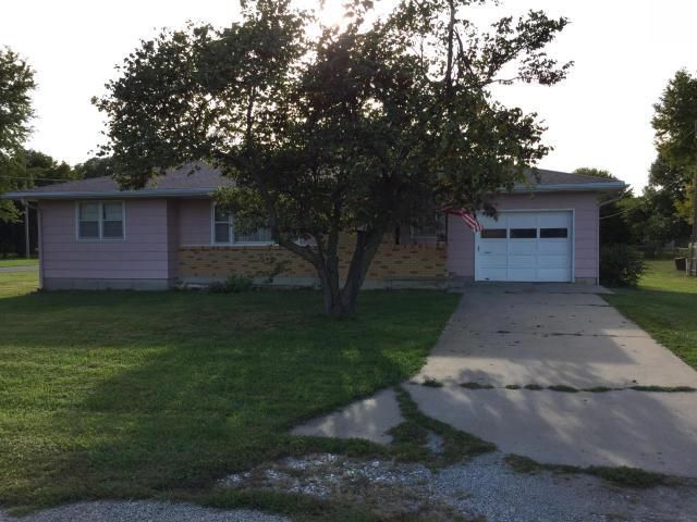 404 S 8 St, Elwood, KS 66024