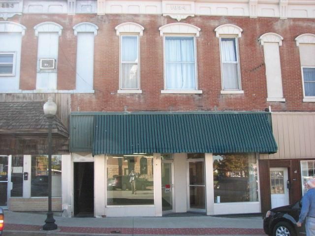 106-10 S 5th St, Savannah, MO 64485