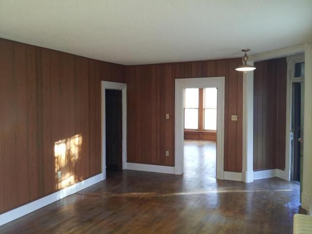1405 Dewey Ave, St Joseph, MO 64505