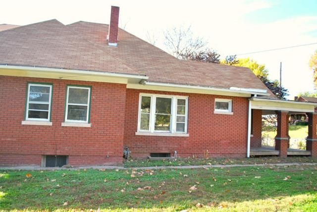 1416 Pacific St, St Joseph, MO 64503