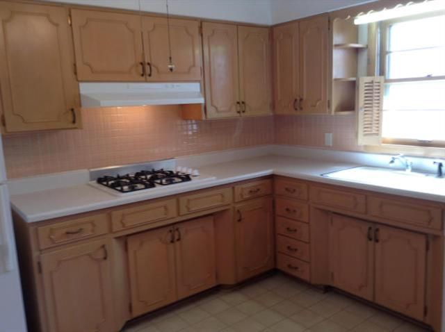 3418 Linda Ln, St Joseph, MO 64506